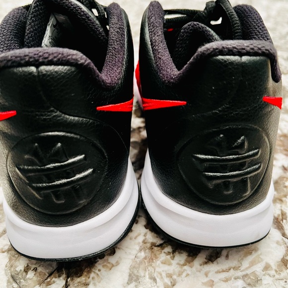 Nike Kids Kyrie Flytrap Causal Basketball Shoes. Big kid size 6.5Y. - Picture 4 of 12